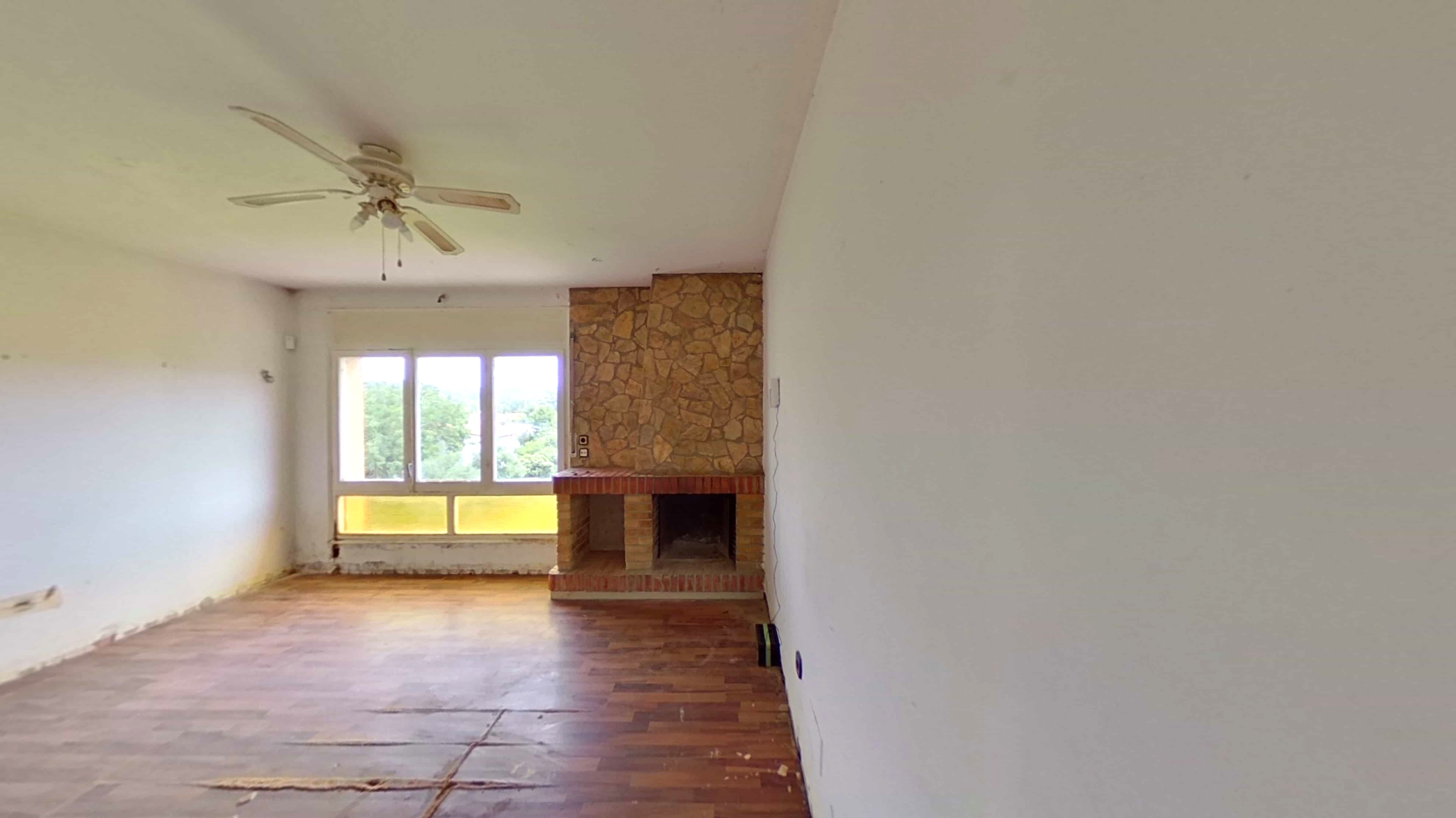 Living room of Flat for sale in Anglès  with Heating, Parquet flooring and Terrace