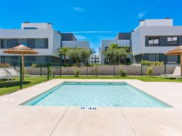 Àtic amb piscina en venda a Estepona Pueblo