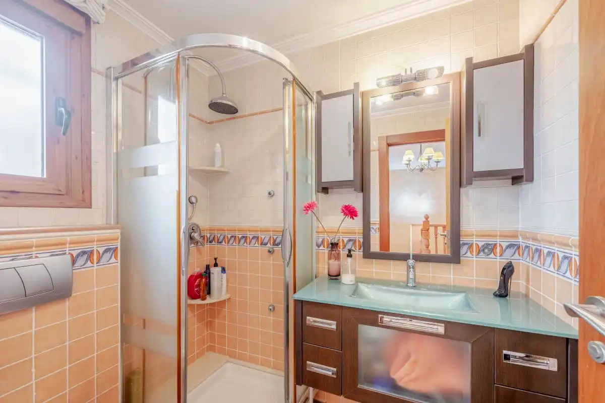 Baño de Casa adosada en venta en Rojales con Calefacción, Terraza y Balcón