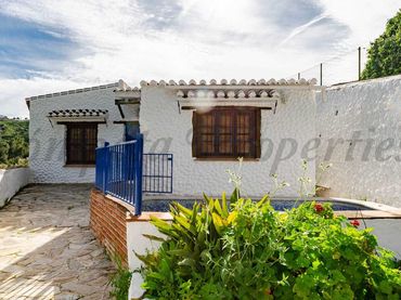 Casa con piscina en venta en Cómpeta