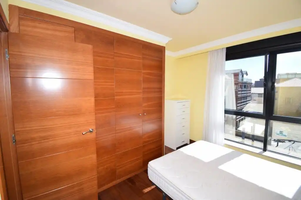 Habitación de Apartamento en venta en A Coruña Capital  con Calefacción, Trastero y Amueblado
