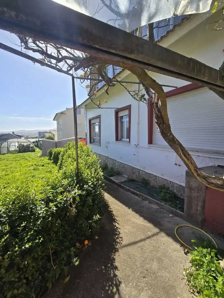Vista exterior de Casa o xalet en venda en Valdoviño amb Calefacció, Jardí privat i Terrassa