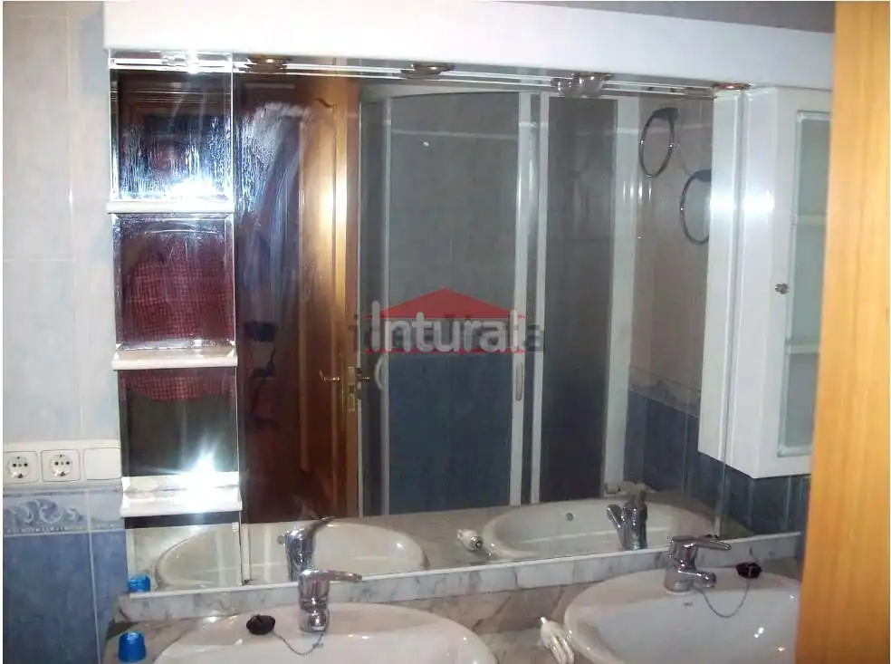 Baño de Piso en venta en Albacete con Calefacción, Terraza y Trastero