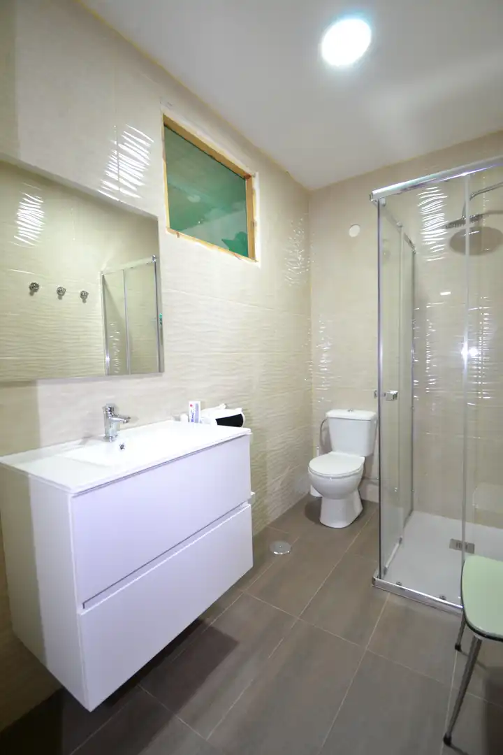 Baño de Casa o chalet en venta en Villar del Pedroso con Aire acondicionado, Calefacción y Jardín privado