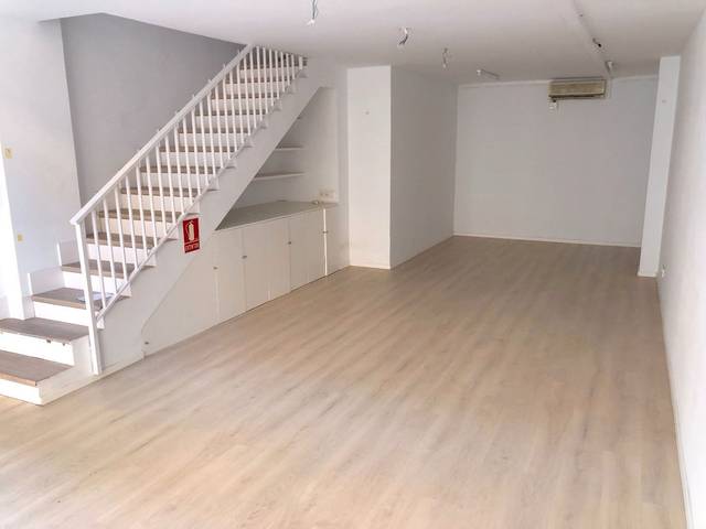 Local comercial en Alquiler en Carrer del Vallespir, 131 en Barri de les Corts