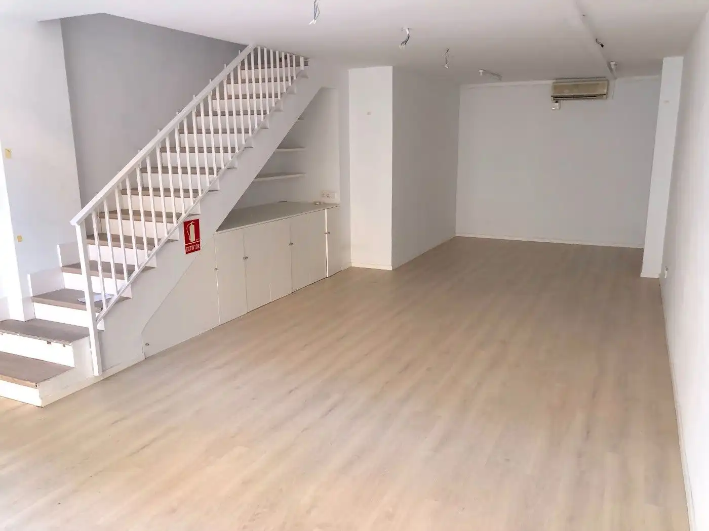 Commercial properties for rent in Carrer del Vallespir, 131, Barri de les Corts