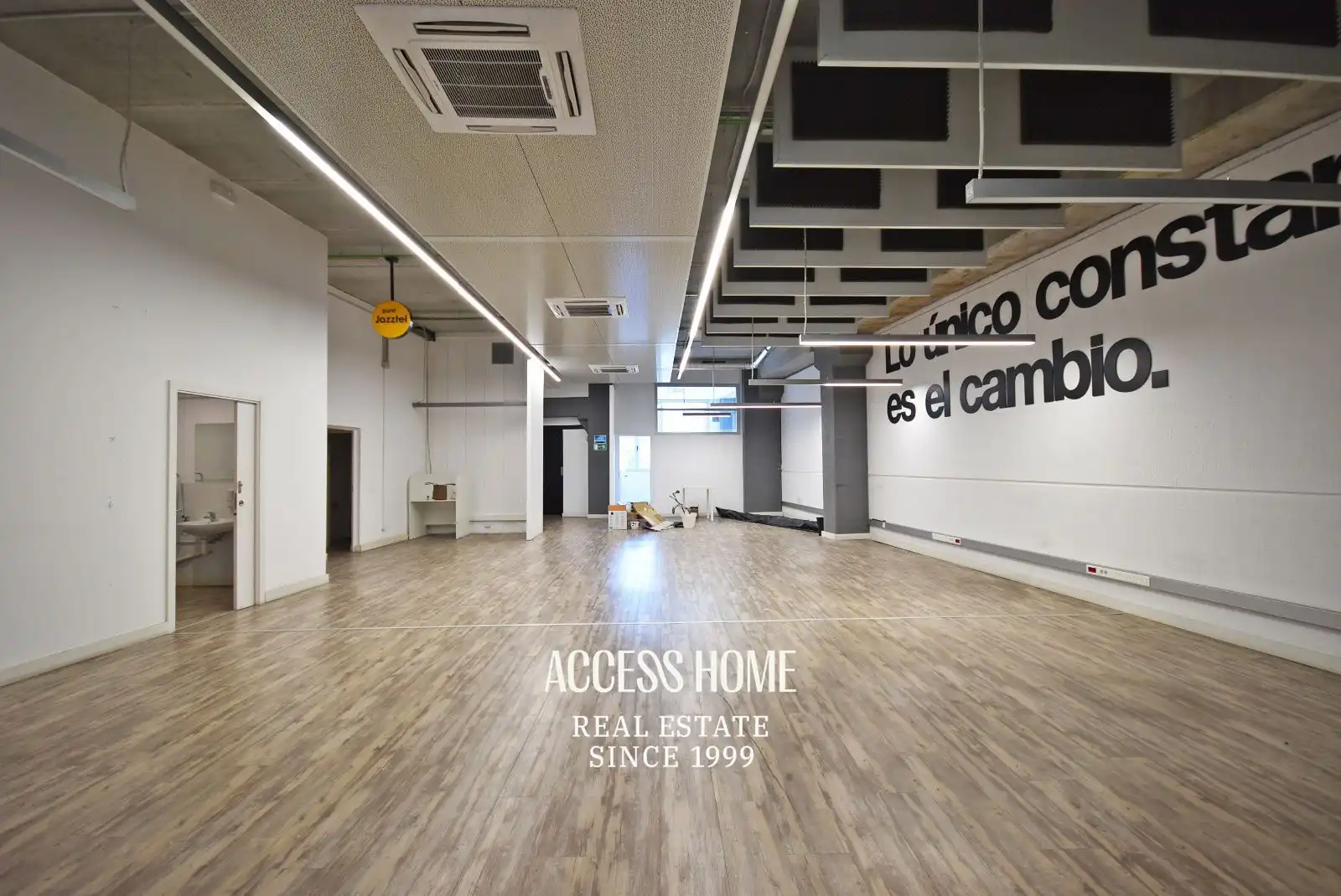 Office for sale in Badalona  with Air Conditioner and Heating