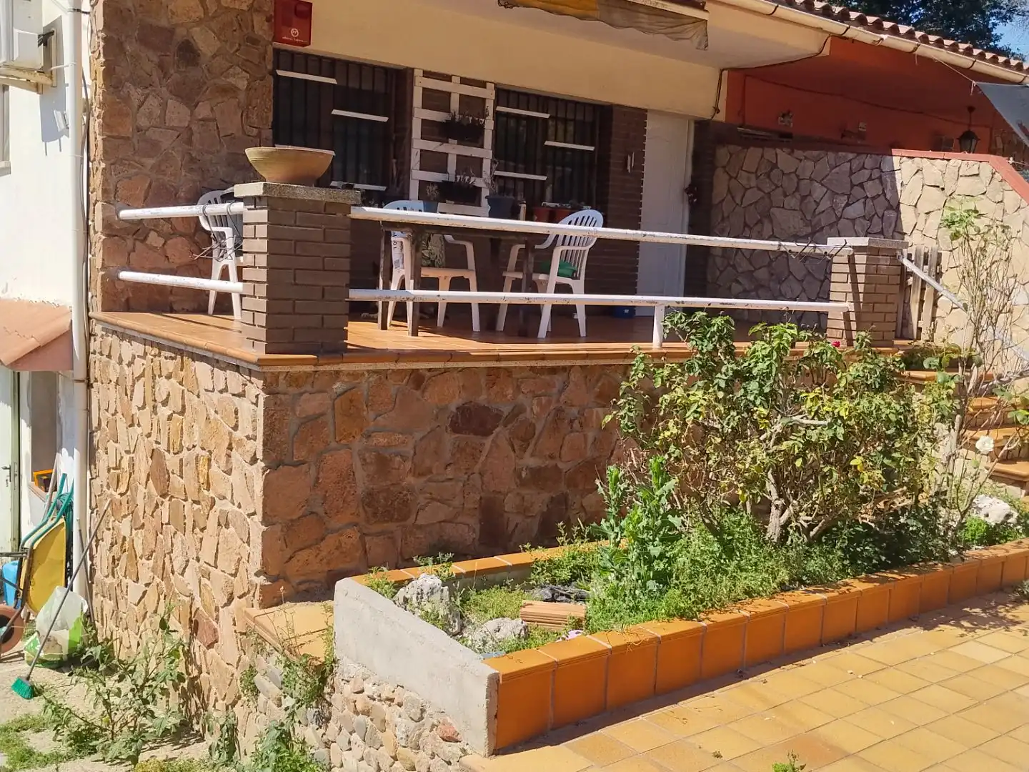Adossat amb jardí en venda a Calle Caldes De Malavella 18