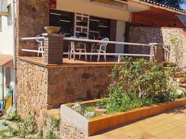 Casa a schiera con giardino in vendita a Calle Caldes De Malavella 18