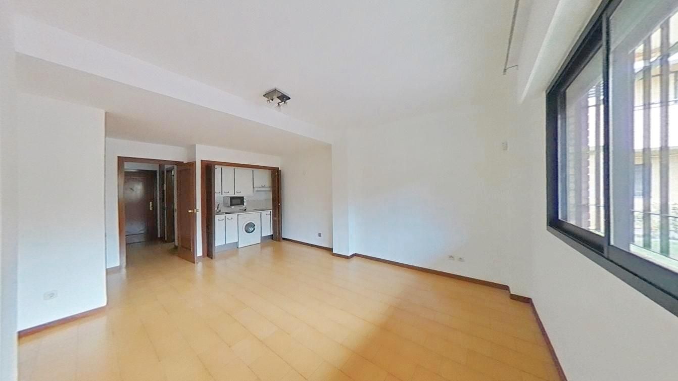 Sala de estar de Estudio en venta en  Madrid Capital con Jardín privado, Piscina y Horno