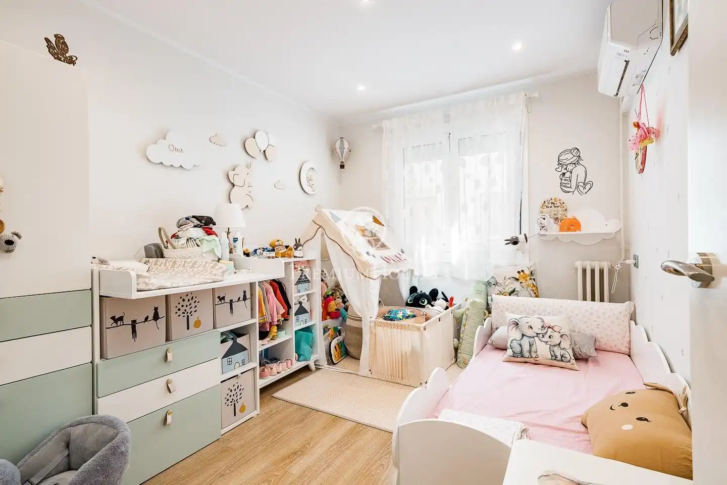 Habitación de Piso en venta en Barcelona con Aire acondicionado, Calefacción y Balcón