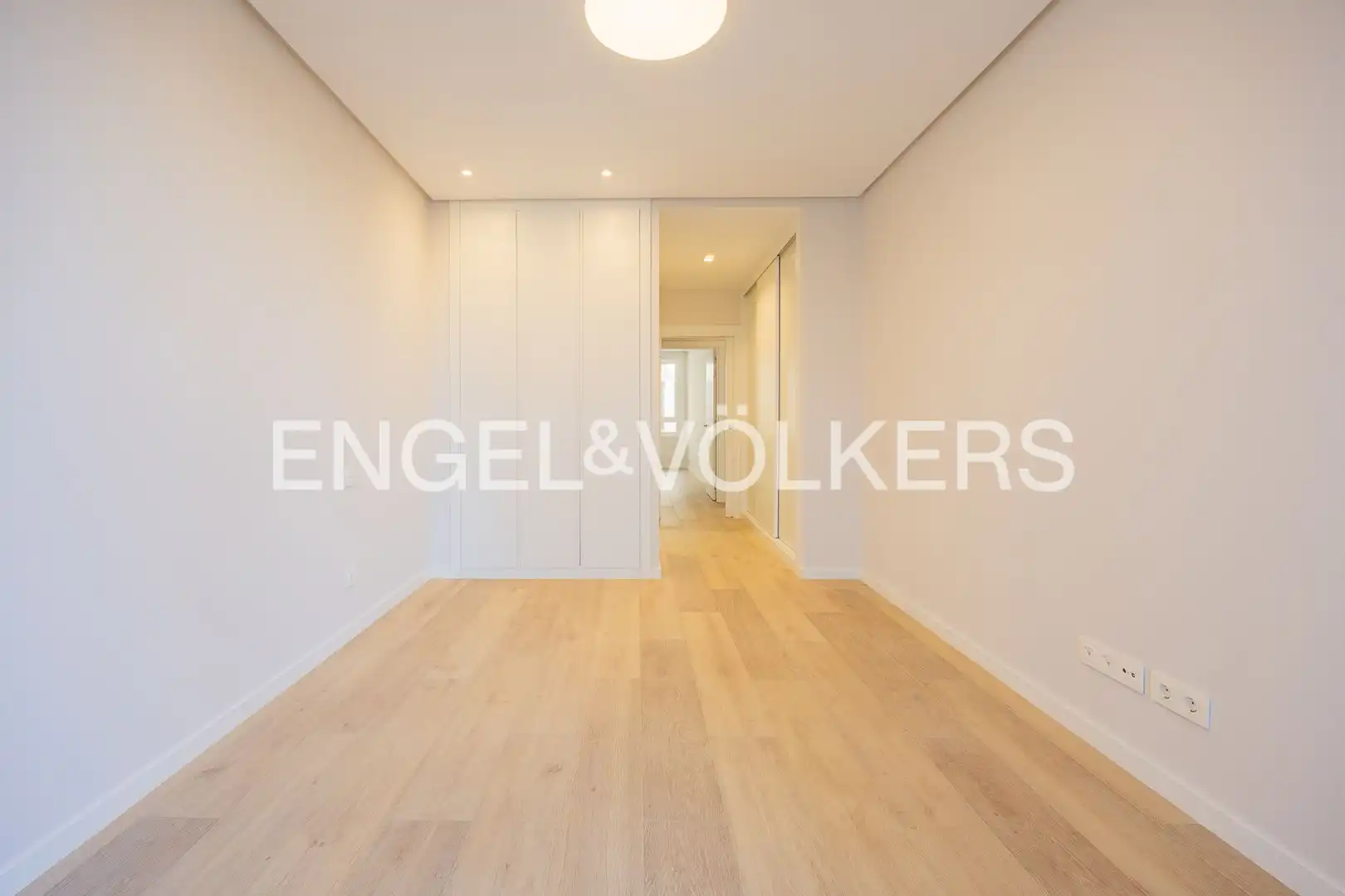 Bedroom of Flat for sale in Abando - Albia