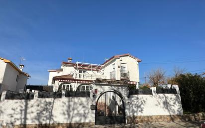 Vista exterior de Casa o xalet en venda en Sevilla la Nueva amb Aire condicionat, Calefacció i Parquet