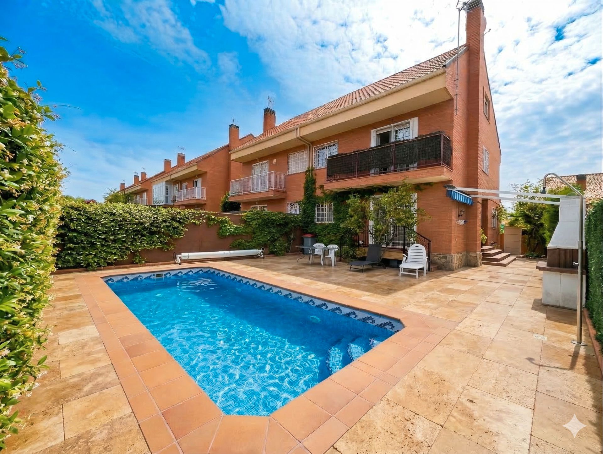 Piscina de Casa adosada en venda en Velilla de San Antonio amb Calefacció, Jardí privat i Terrassa