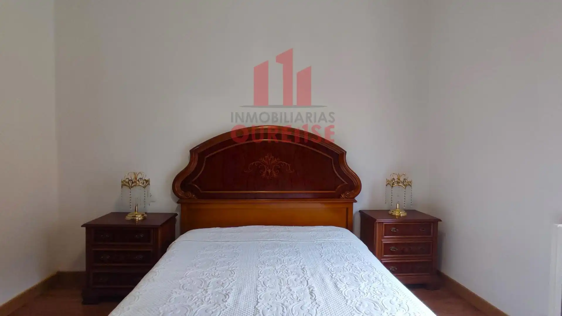 Dormitori de Casa o xalet en venda en Ourense Capital  amb Calefacció i Jardí privat