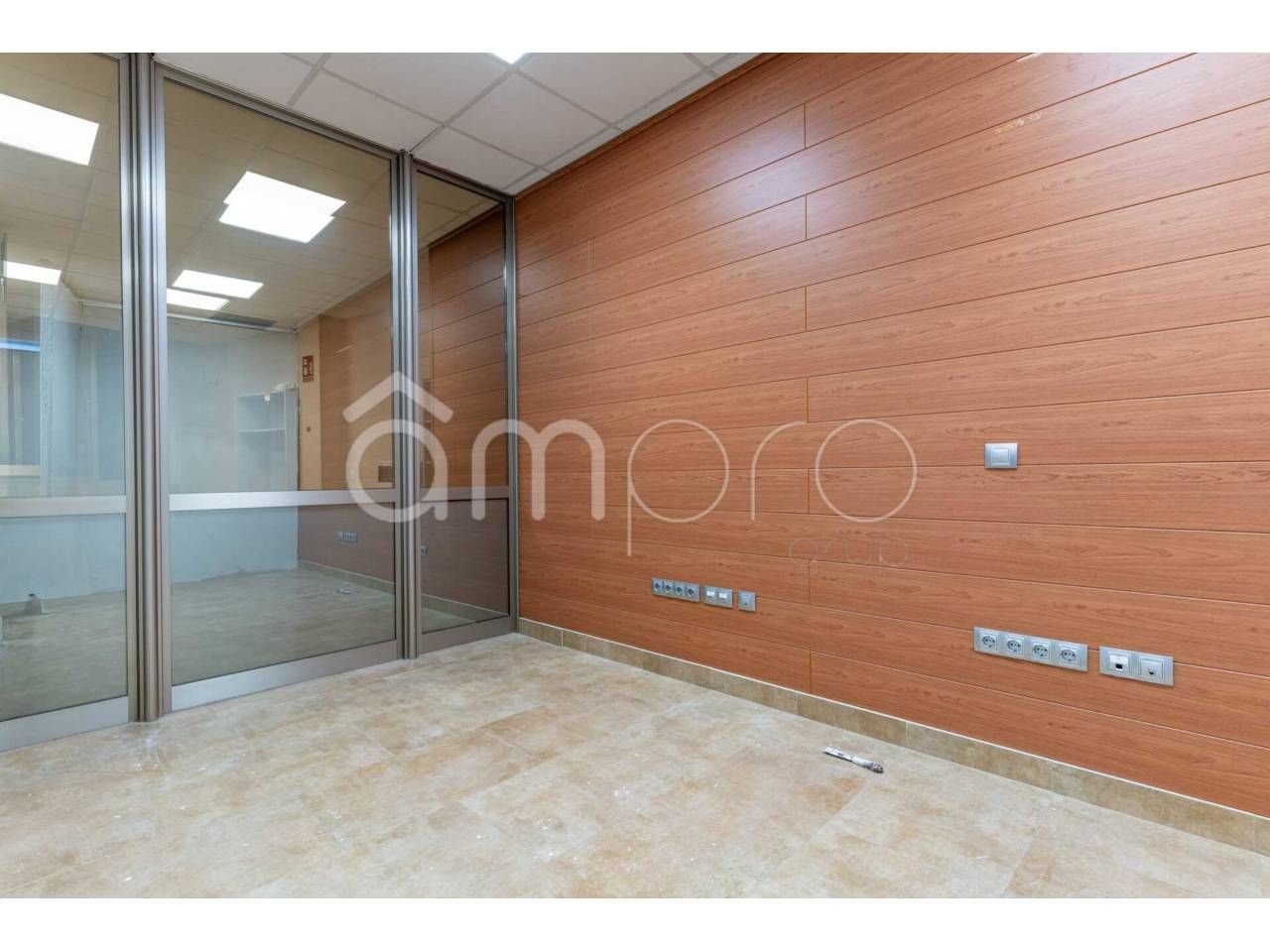 Local de lloguer a Rodes, Centre