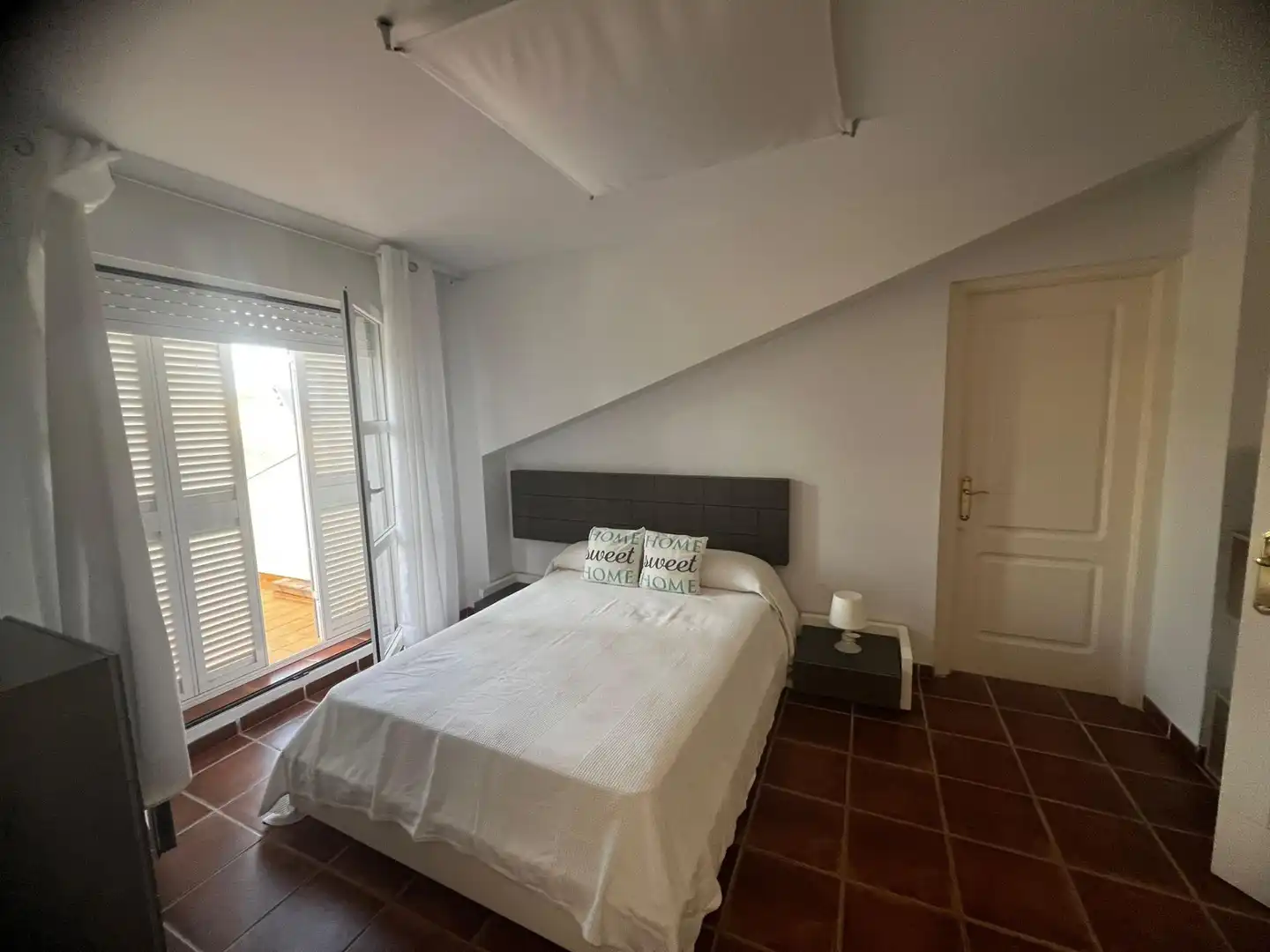 Dormitori de Casa o xalet en venda en Los Barrios amb Aire condicionat, Jardí privat i Terrassa