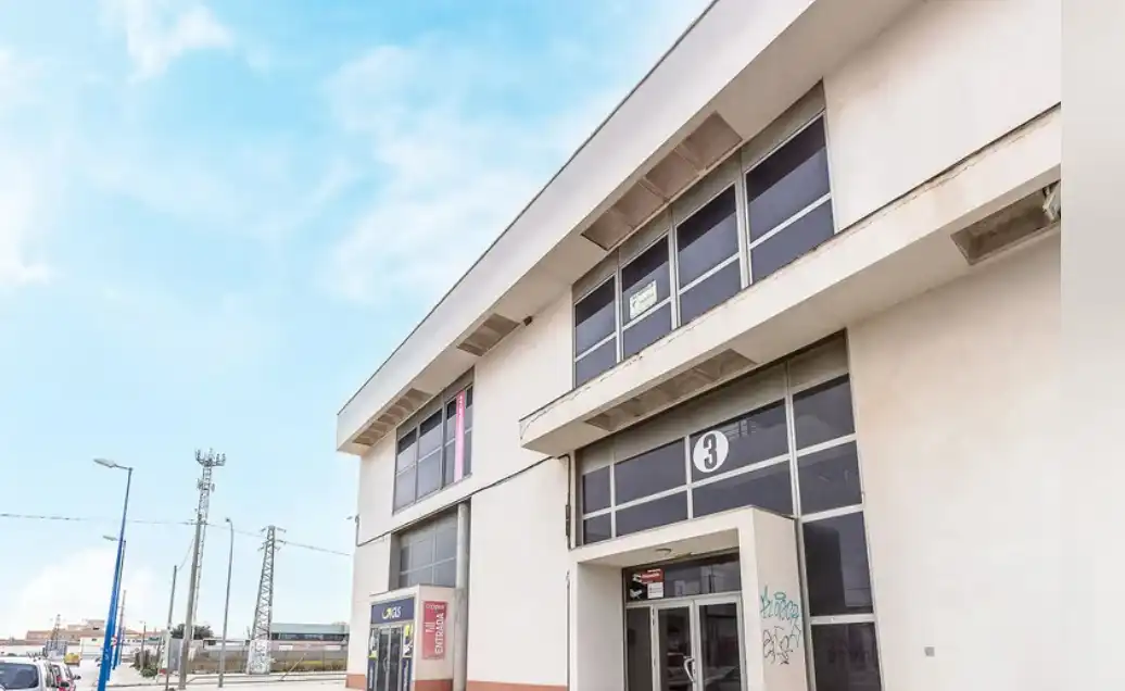 Local comercial en venda a Avenida de los Vinos 3