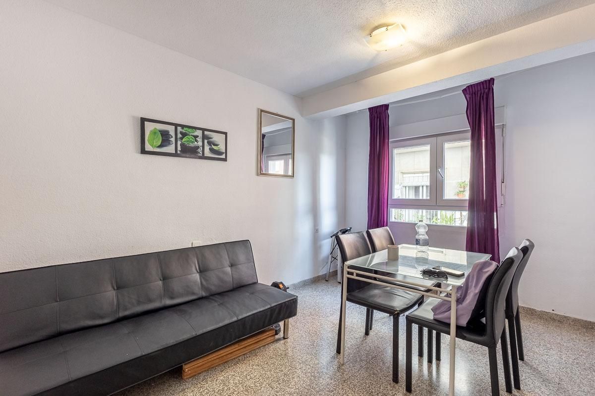 Bedroom of Flat for sale in  Granada Capital  with Heating and Terrace