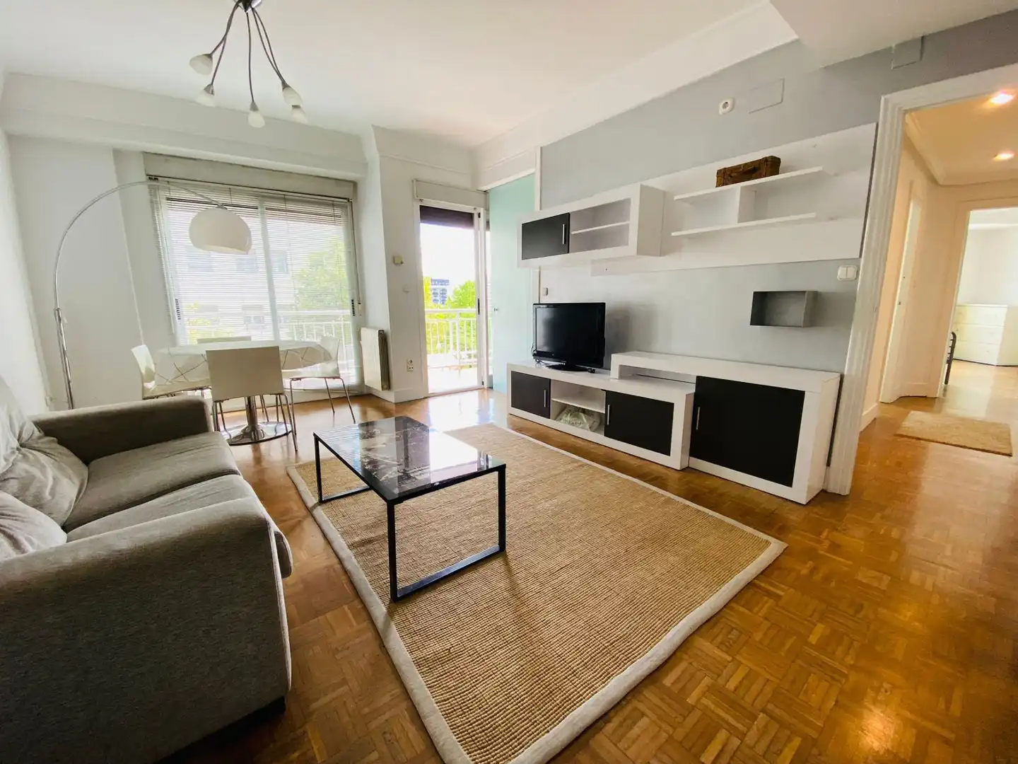 Wohnzimmer von Wohnung zur Miete in Egia 