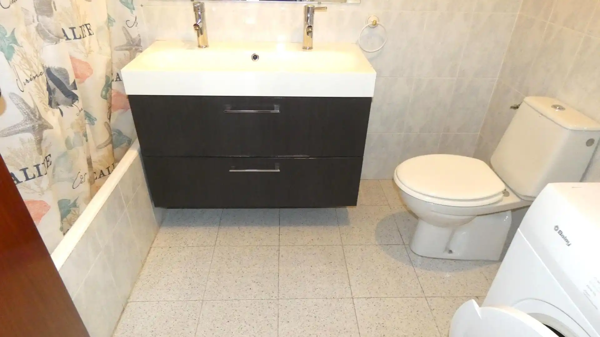 Bany de Pis en venda en Utebo amb Calefacció, Traster i Balcó