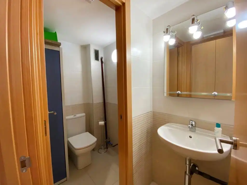 Bathroom of Office for rent in Madrid  with Air Conditioner and Heating