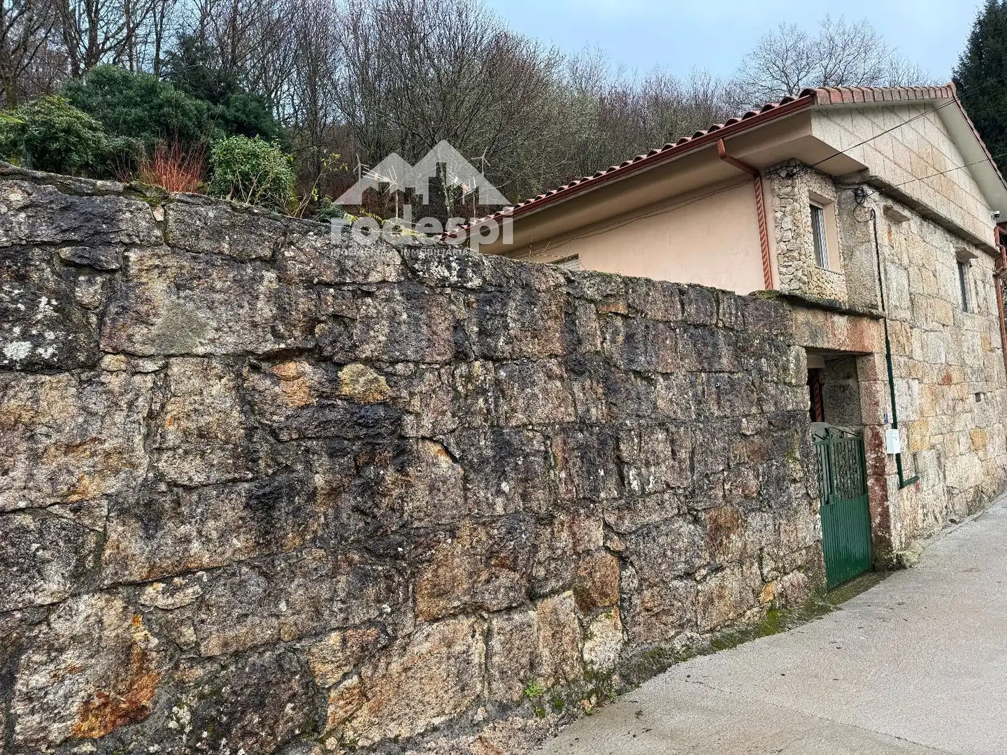 Casa adosada en venda a Covelo