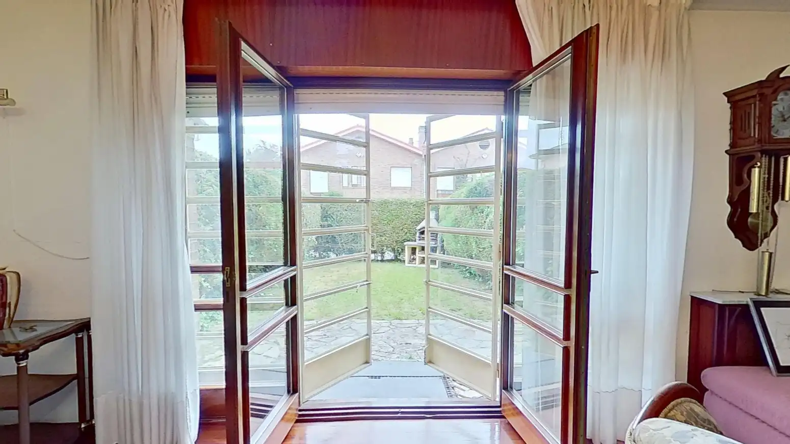 Casa adosada en venda en Torrelavega  amb Calefacció, Jardí privat i Parquet