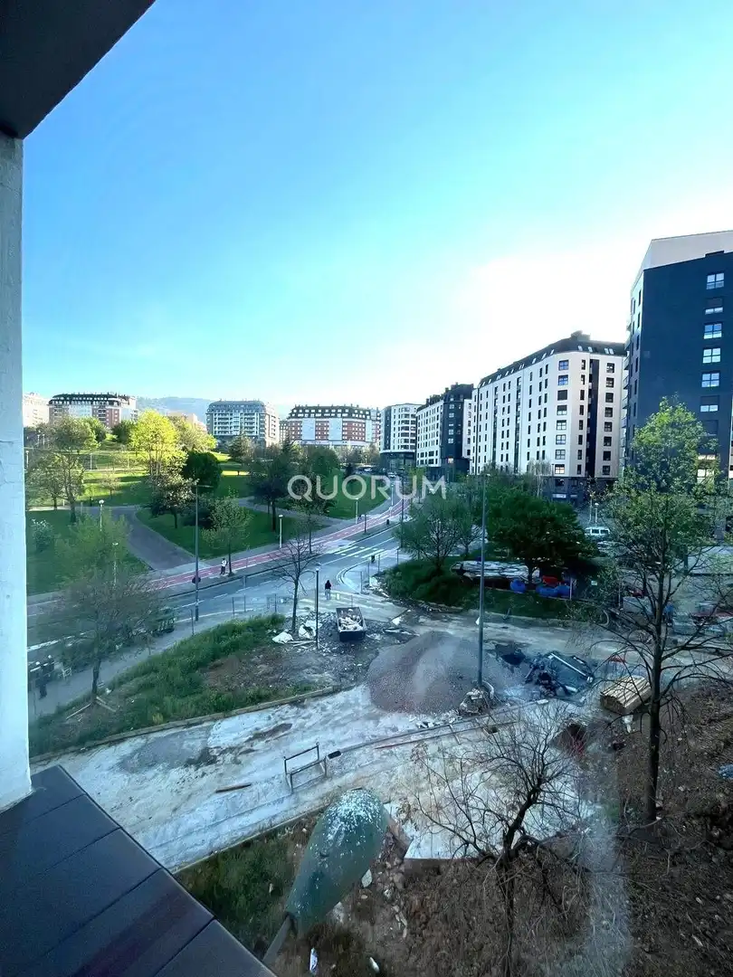 Vista exterior de Pis en venda en Bilbao  amb Calefacció, Terrassa i Balcó