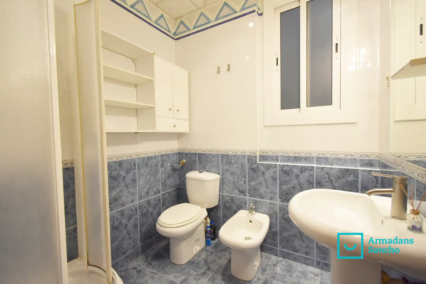 Bathroom of Flat for sale in Barcelona  with Air Conditioner, Parquet flooring and Oven