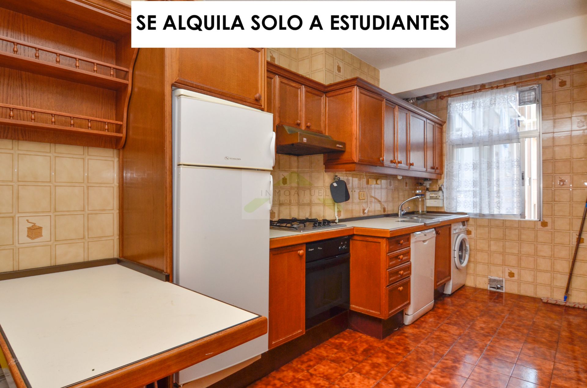 Cocina de Piso de alquiler en A Coruña Capital  con Amueblado, Horno y Lavadora
