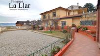 Vista exterior de Casa o xalet en venda en Sant Boi de Llobregat amb Calefacció, Jardí privat i Terrassa