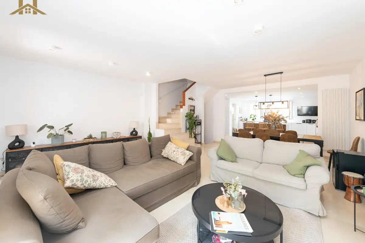 Sala d'estar de Casa adosada en venda en Tres Cantos amb Aire condicionat, Calefacció i Jardí privat