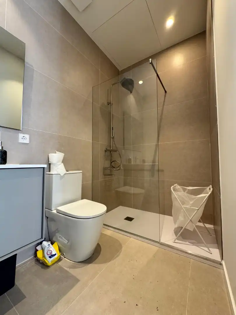 Baño de Piso para compartir en Valencia con Aire acondicionado, Calefacción y Amueblado