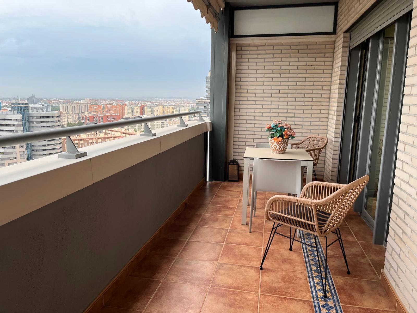 Terrassa de Pis de lloguer en  Valencia Capital amb Aire condicionat, Calefacció i Terrassa