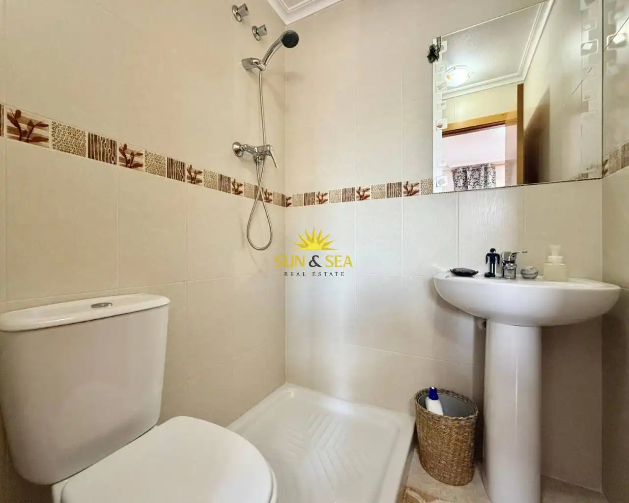 Baño de Apartamento en venta en Almoradí con Calefacción, Terraza y Trastero