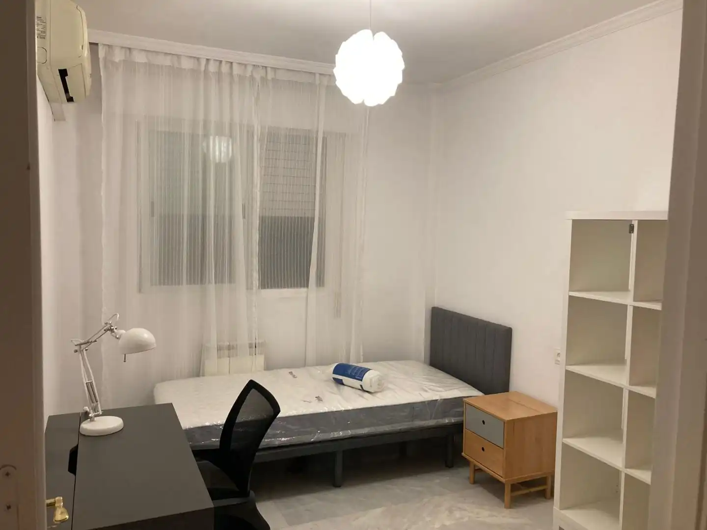 Bedroom of Flat for rent in Granada  with Air Conditioner, Heating and Terrace