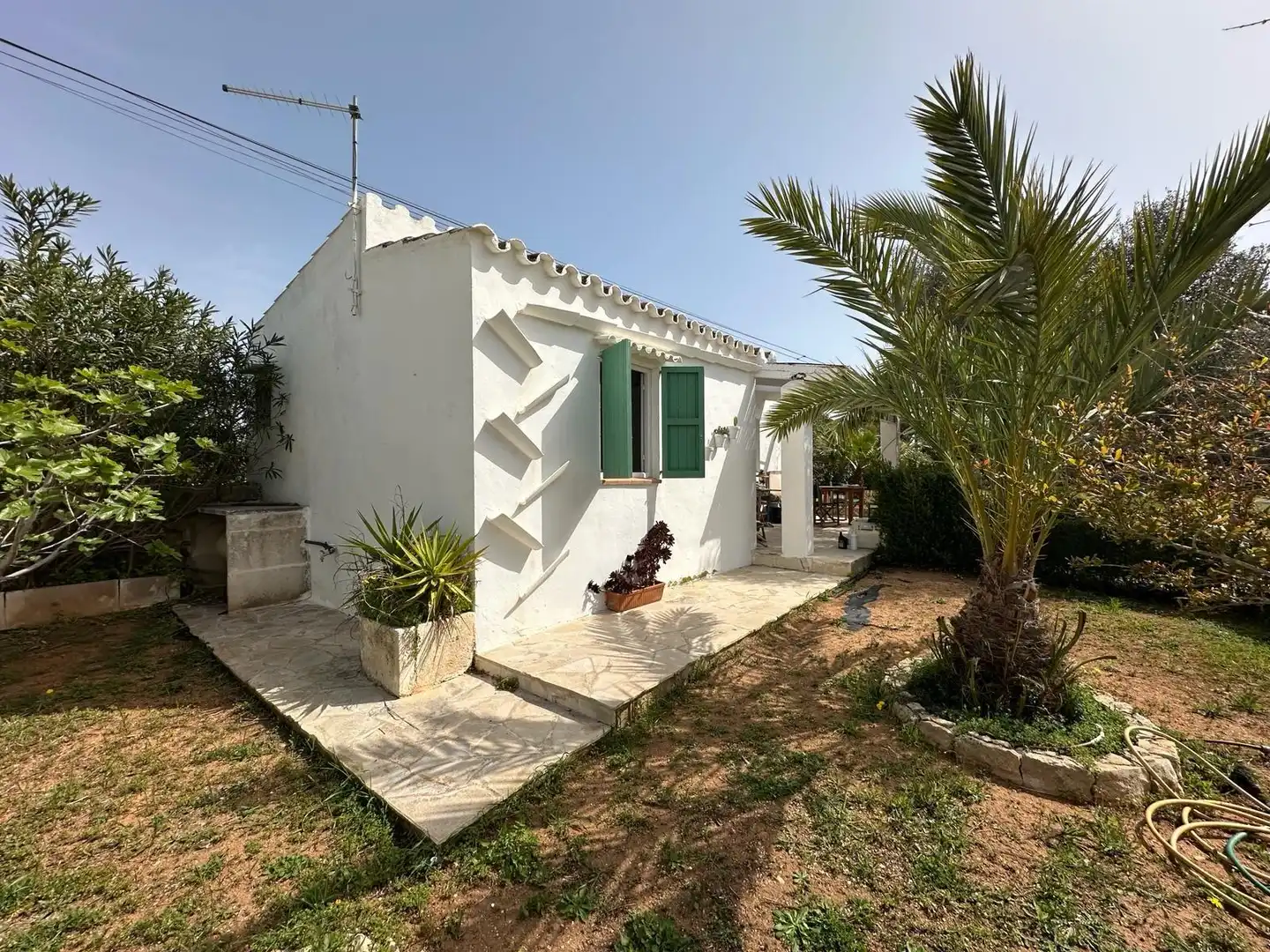 Vista exterior de Casa o xalet en venda en Sant Lluís amb Jardí privat