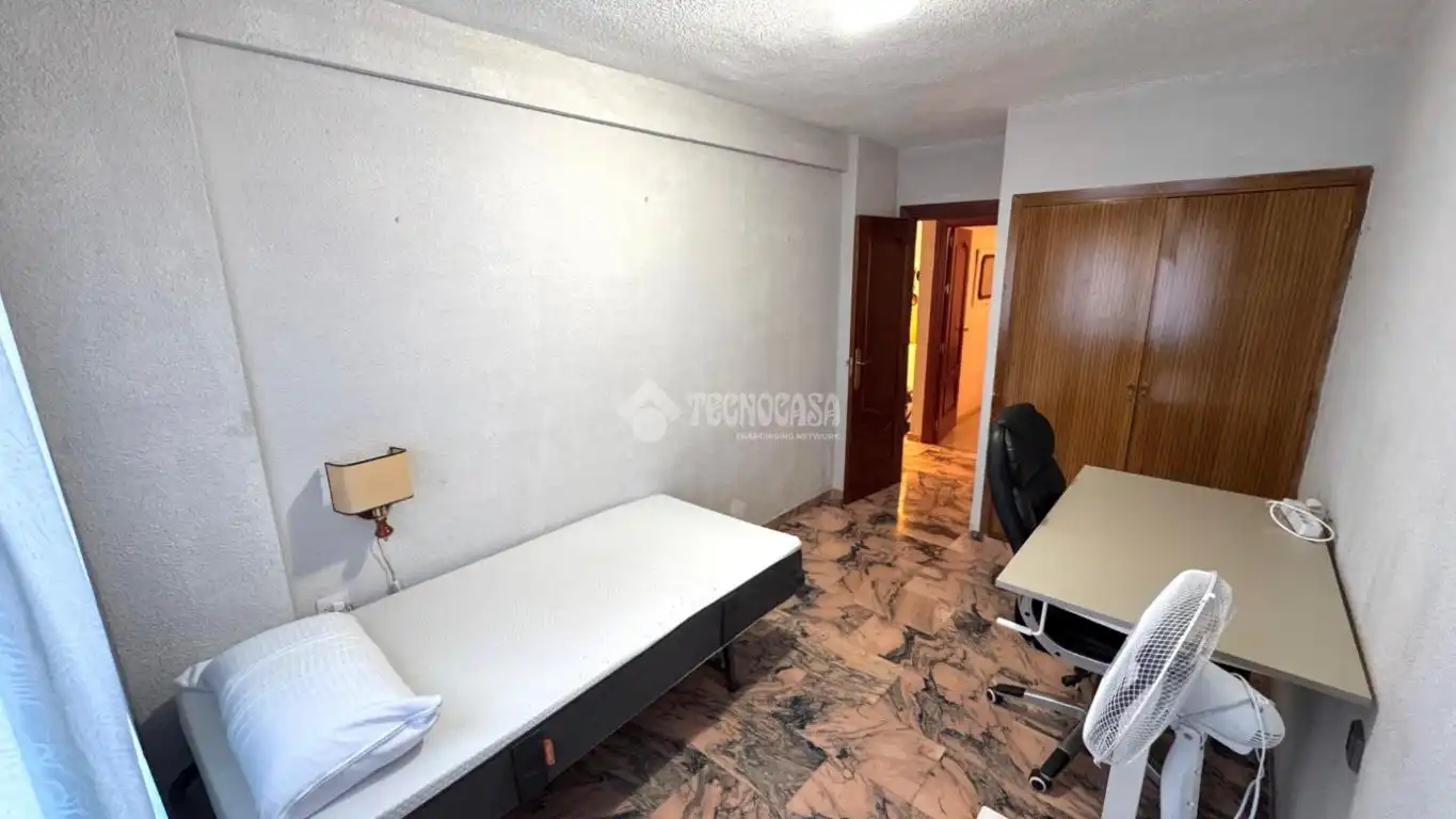 Bedroom of Flat for rent in Granada