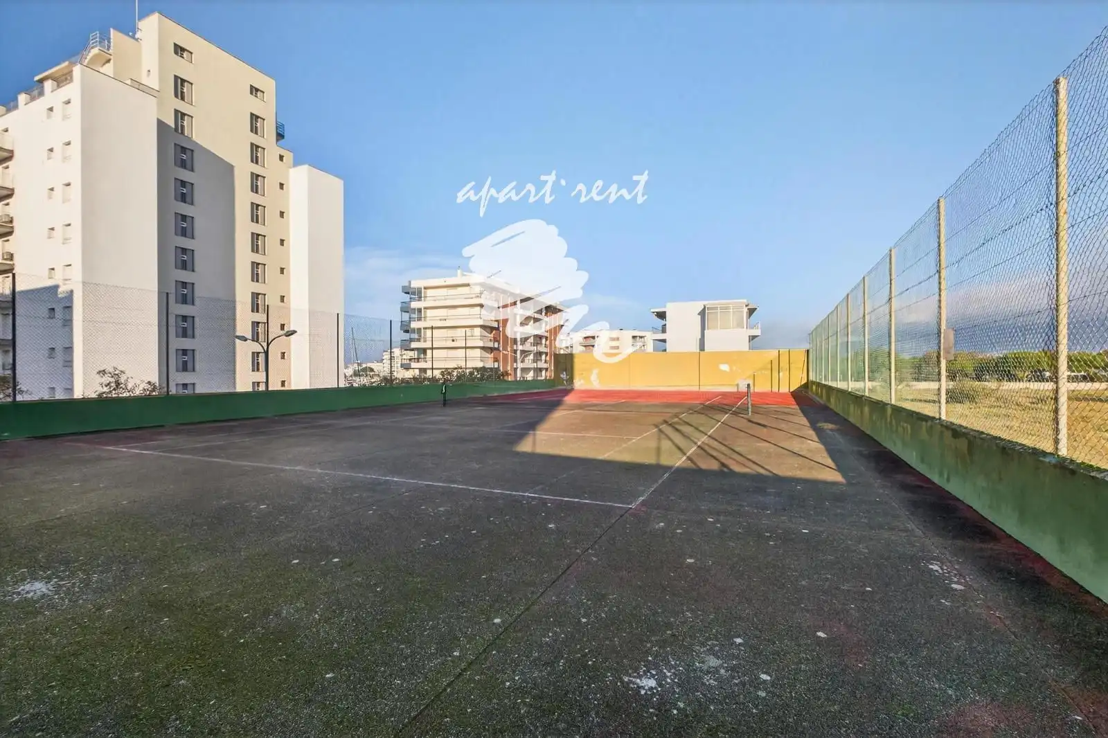 Parking de Piso en venta en Roses con Terraza, Piscina y Balcón