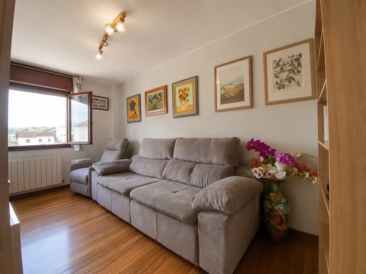Sala de estar de Piso en venta en Torrelavega  con Calefacción, Parquet y Terraza