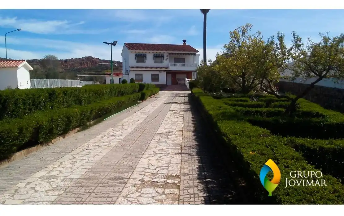 Vista exterior de Casa o chalet en venta en Guadix con Calefacción, Piscina y Amueblado