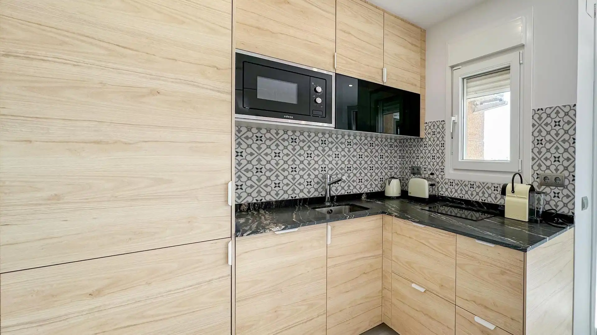 Cocina de Piso de alquiler en Málaga con Aire acondicionado, Jardín privado y Terraza