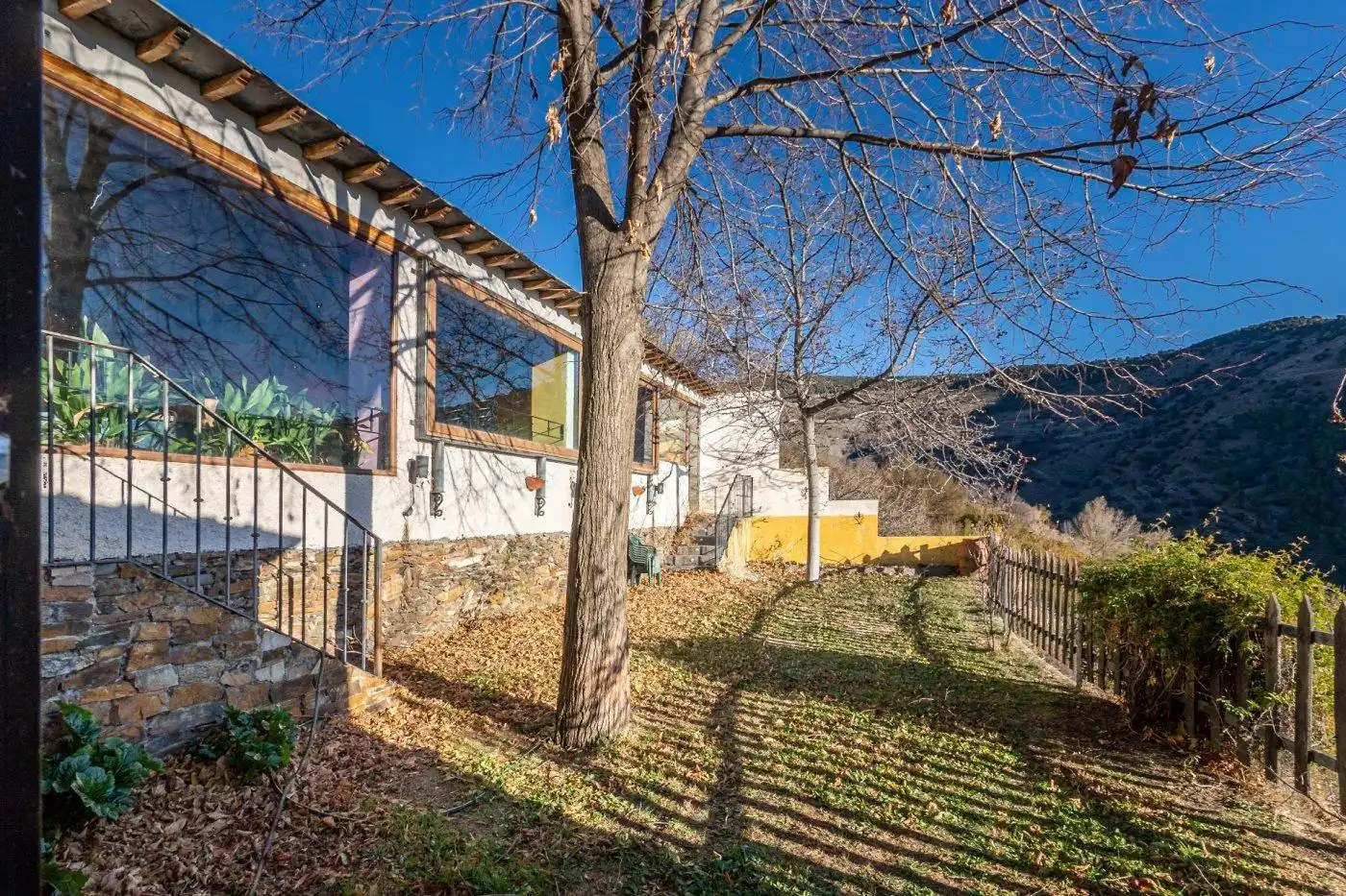Vista exterior de Edificio en venta en Bérchules