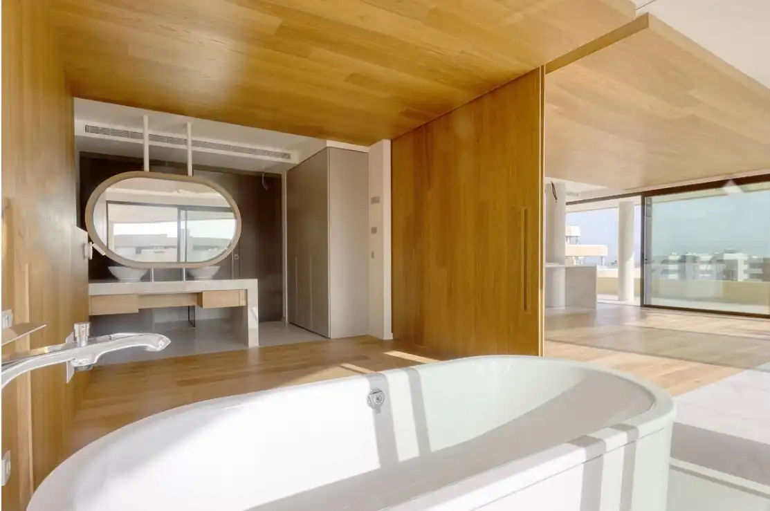 Baño de Apartamento en venta en Fuengirola con Aire acondicionado, Calefacción y Jardín privado