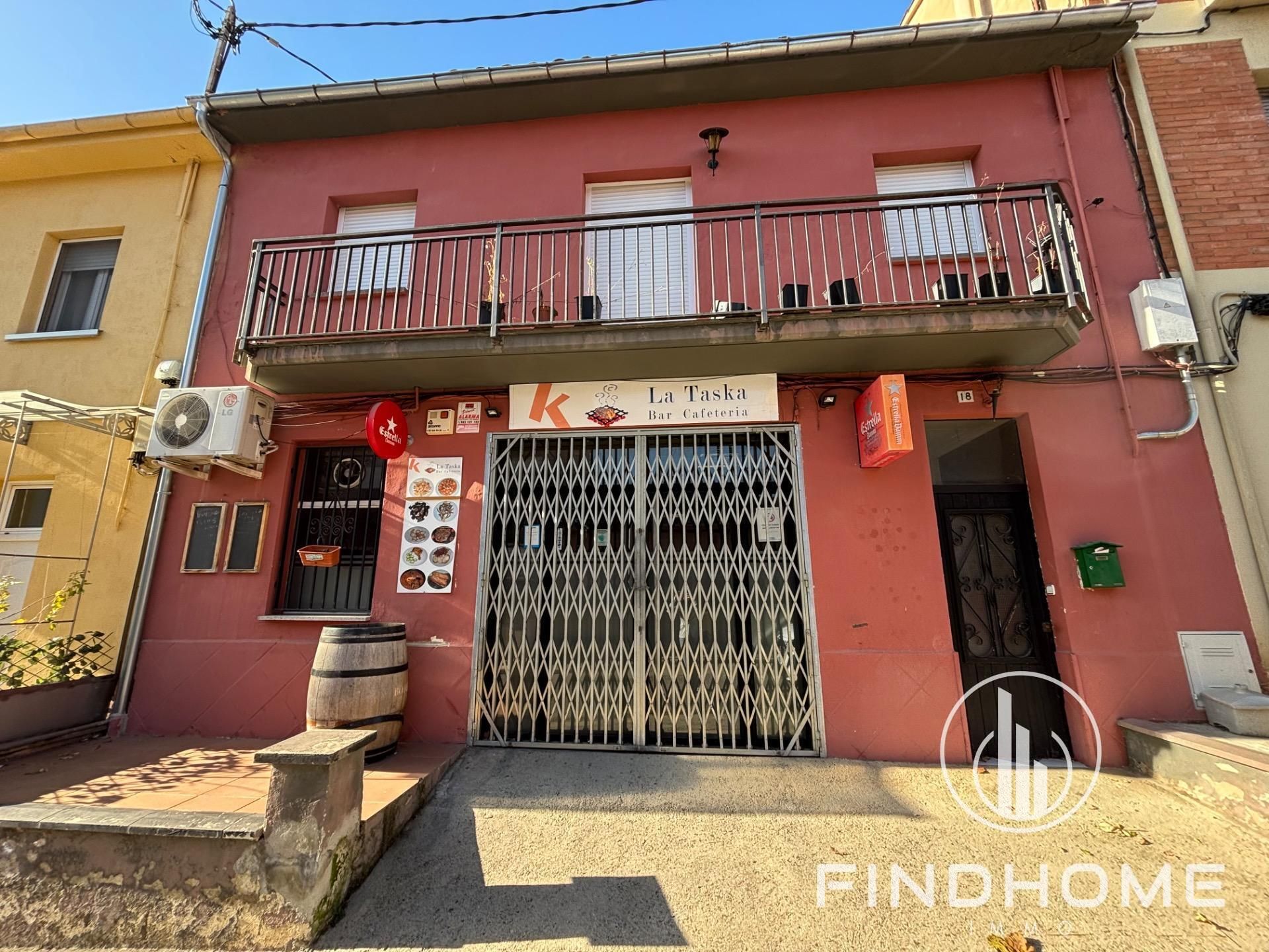 Vista exterior de Casa o xalet en venda en Olot amb Aire condicionat, Calefacció i Terrassa