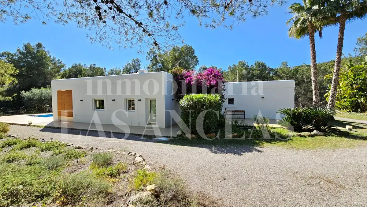 Vista exterior de Finca rústica en venda en Santa Eulària des Riu amb Aire condicionat, Calefacció i Parquet