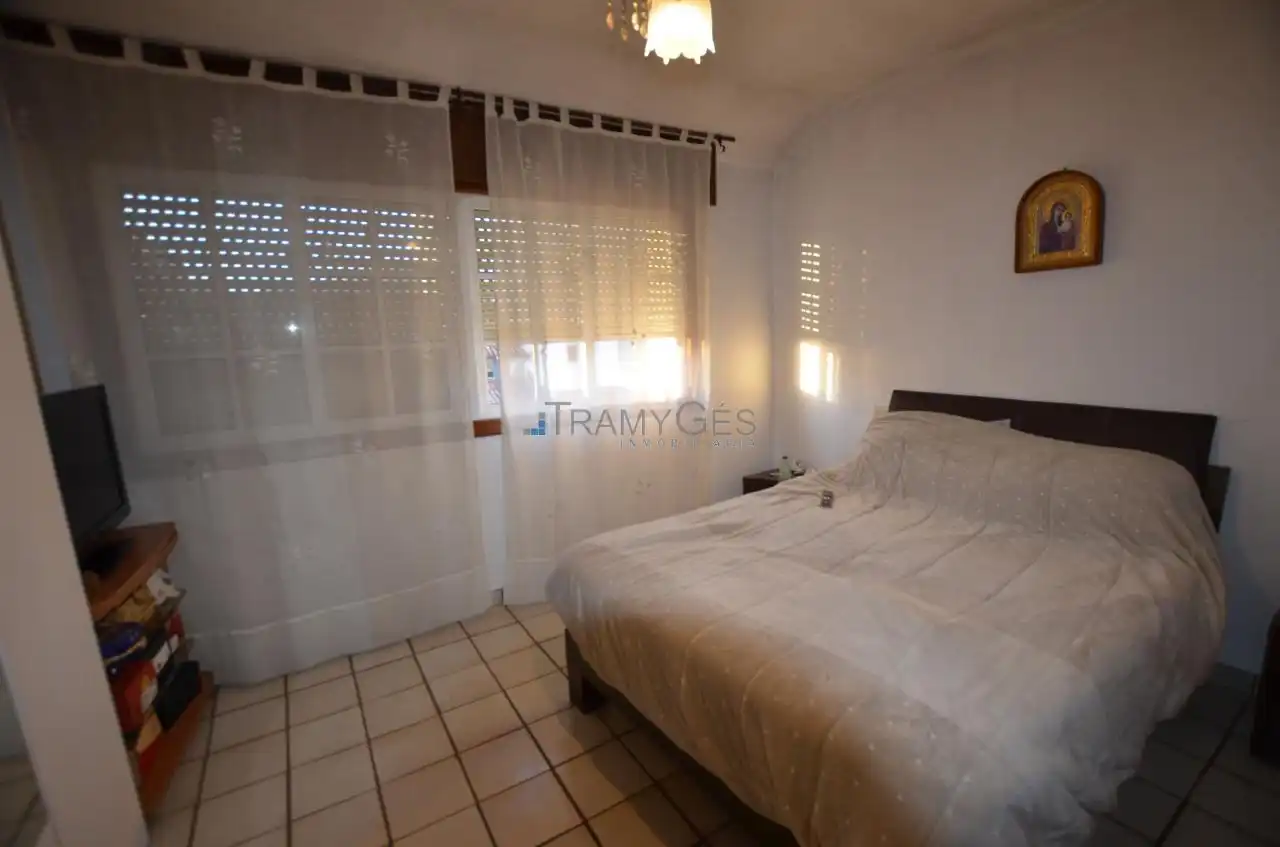 Schlafzimmer von Einfamilien-Reihenhaus zum Verkauf in Tui mit Heizung