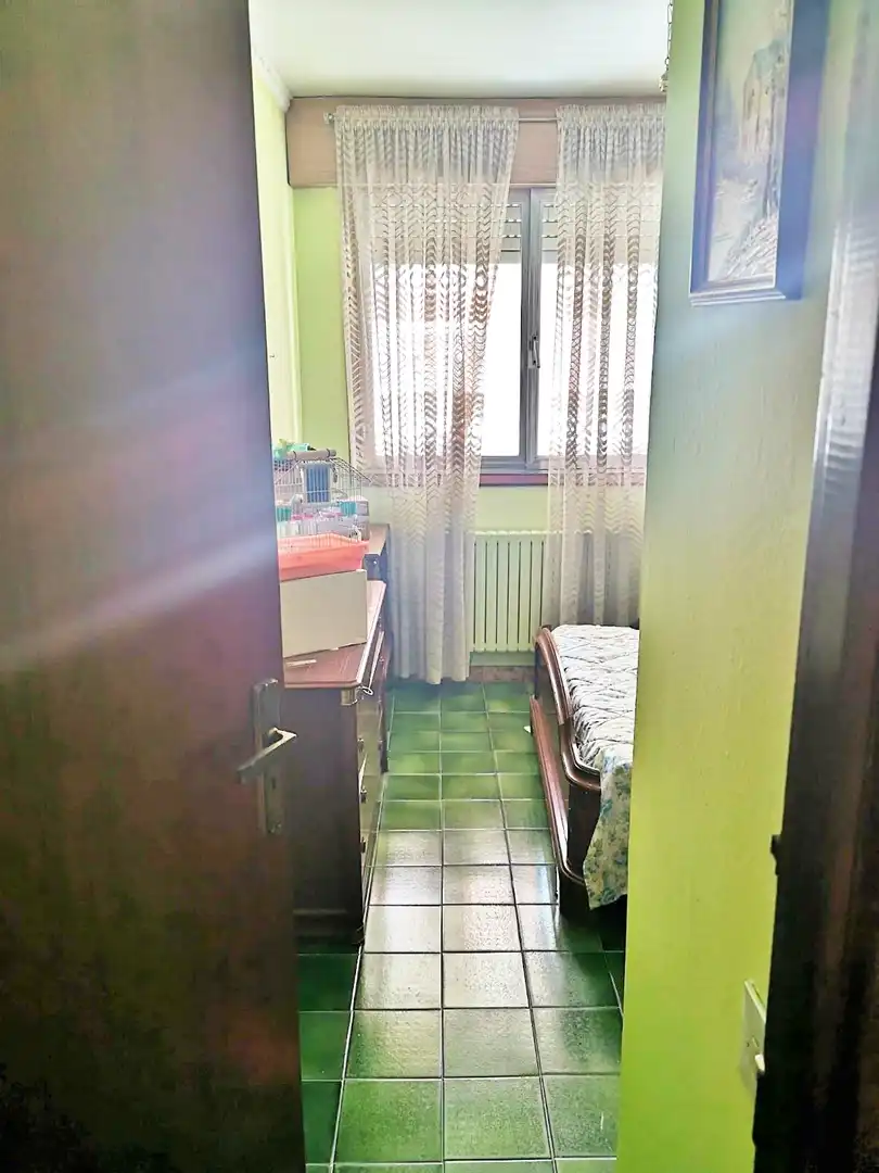 Schlafzimmer von Geschaftsraum zum Verkauf in Viveiro mit Möbliert