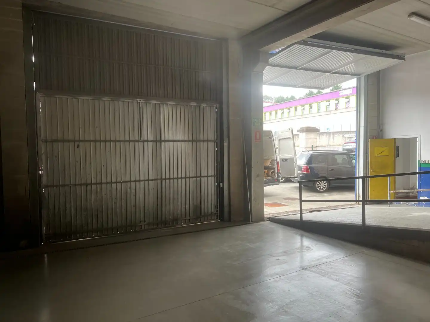 Aparcament de Nau industrial de lloguer en Ames amb Alarma